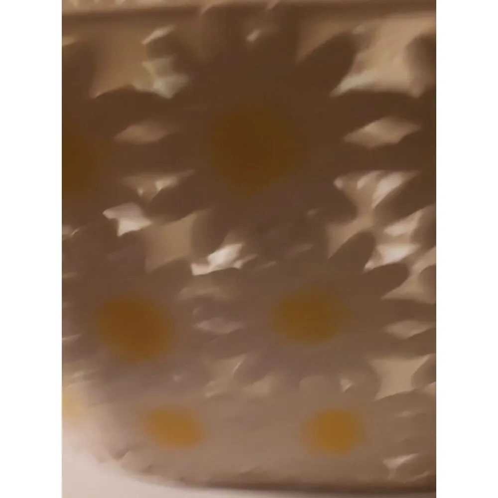 Metal Daisy Basket with Handles